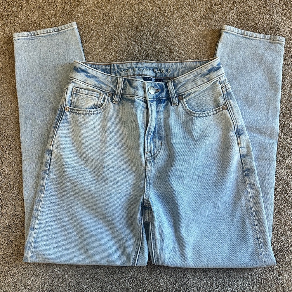 American eagle light wash strigid mom jeans